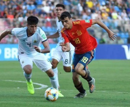  斯特拉斯堡控球压制全场，耐心传导撕破密集防守  