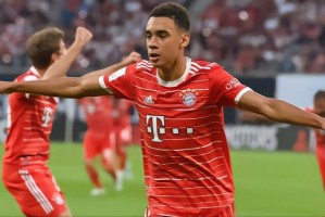  拜仁慕尼黑主帅运筹帷幄，德甲战术布置精准到位